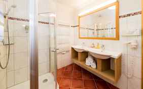 Bad in Zirbensuite Abendrot - Foto: Klaus Bauer